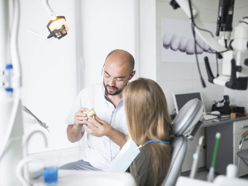 Veneers: Vor- und Nachteile von Verblendschalen