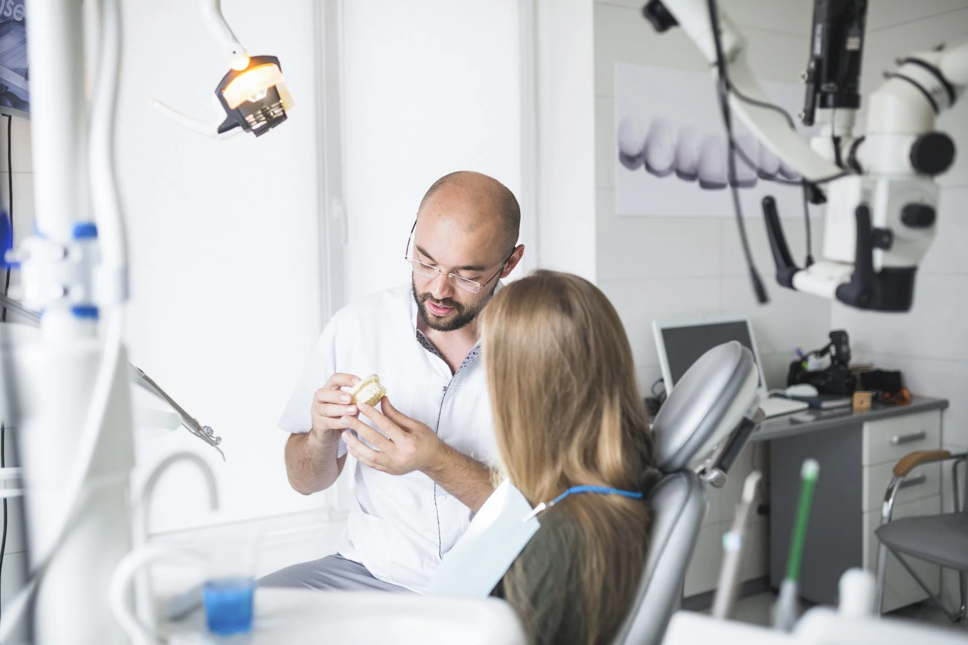 Veneers: Vor- und Nachteile von Verblendschalen